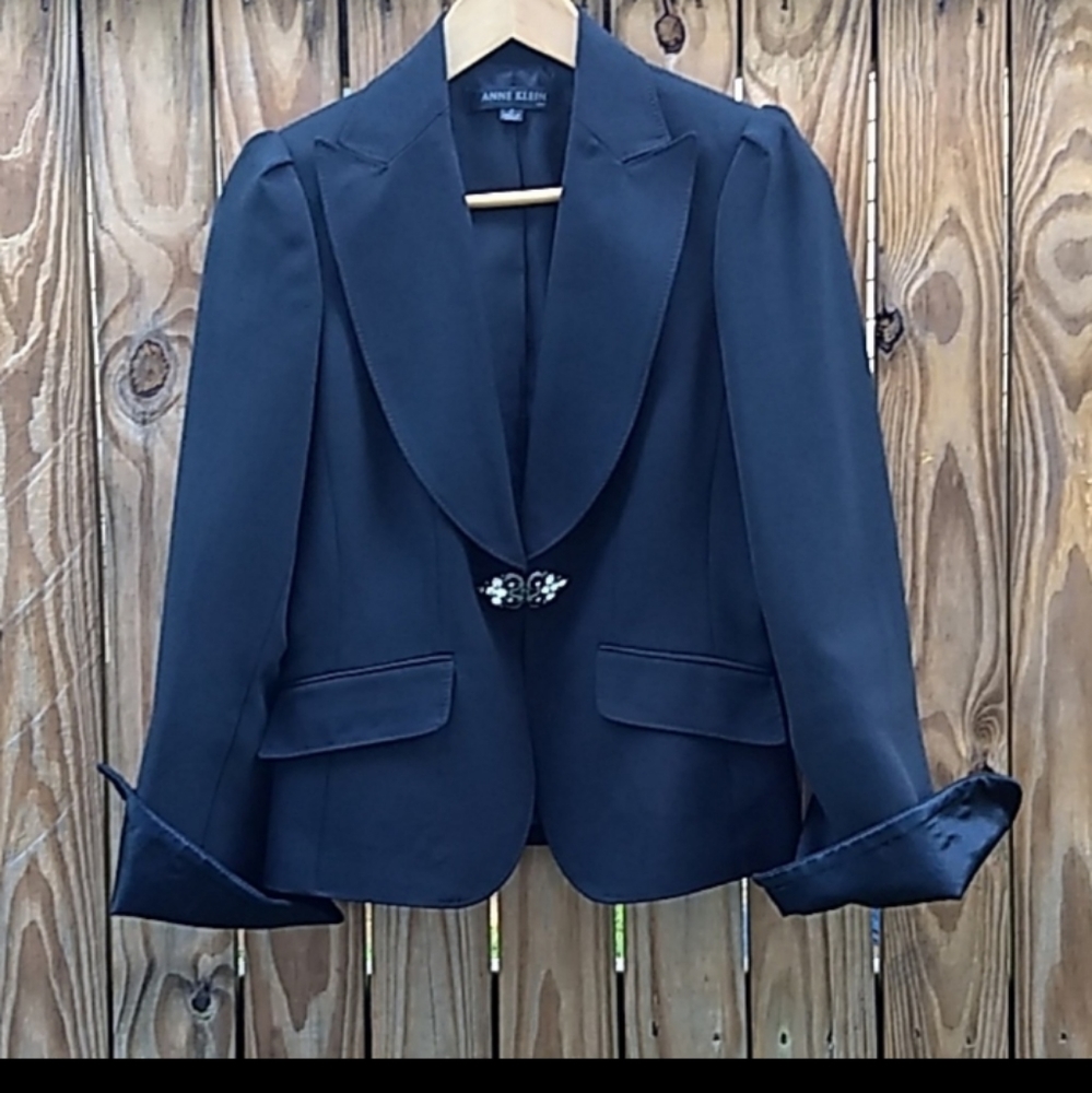 Anne Klein black tuxedo jacket size 4 NWOT